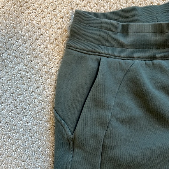 Lululemon Softstreme Pants in dark forrest size 4 - Picture 7 of 8